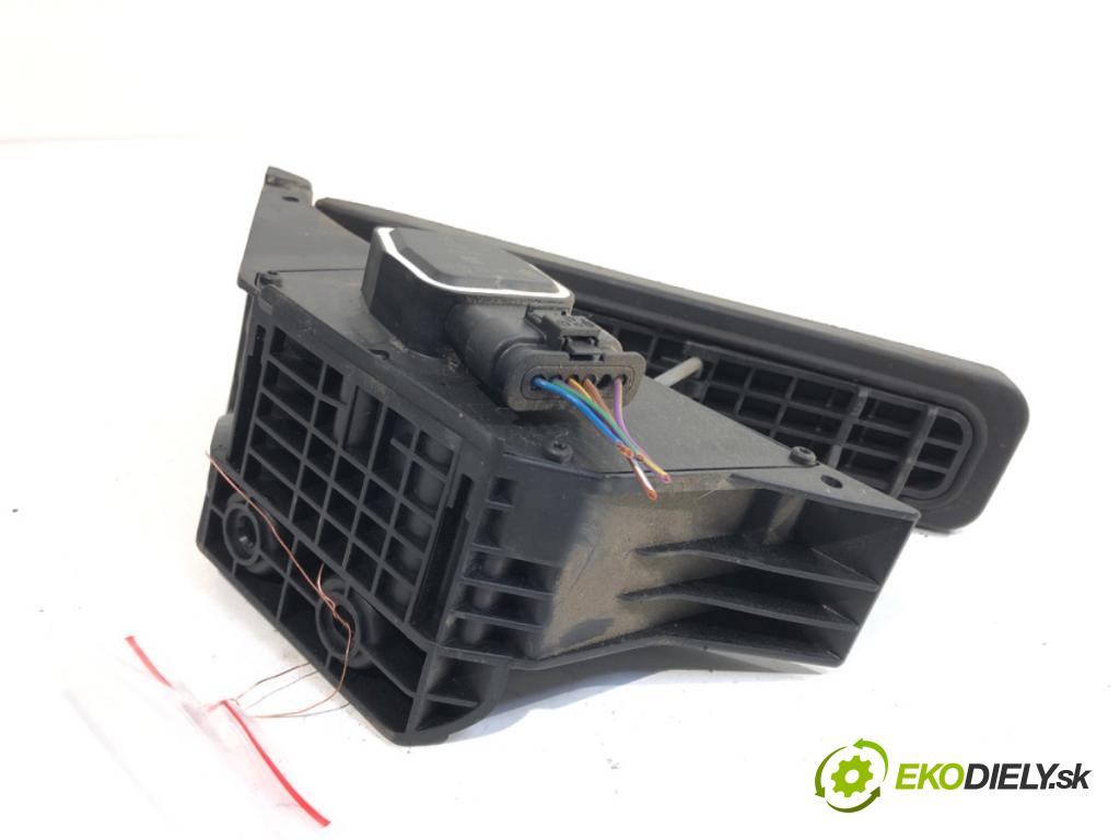 MERCEDES-BENZ W204 sedan 2007 135 kW C 200 Kompressor (204.041) 1796 Potenciometer plynu A2043000004 (Potenciometer plynového pedálu)