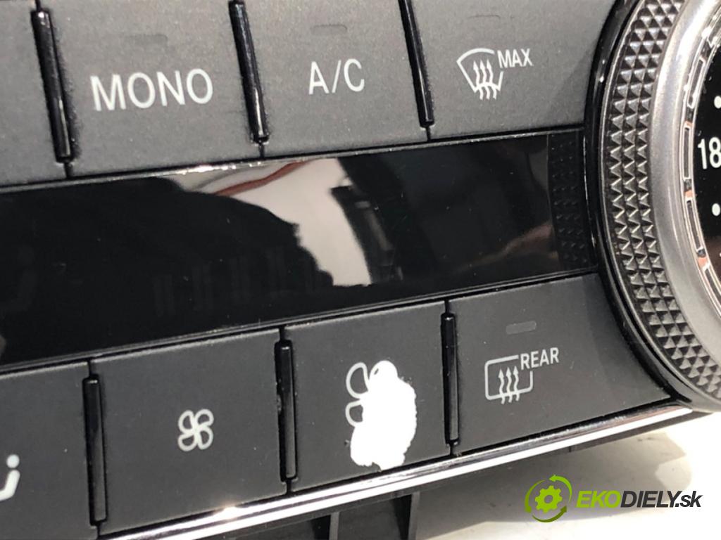 MERCEDES-BENZ W204 sedan 2007 135 kW C 200 Kompressor (204.041) 1796 Panel ovládania kúrenia 2048309385 (Prepínacie páčky pod volantom)