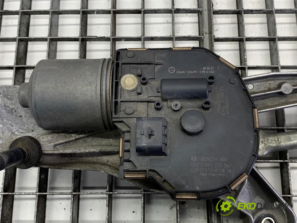 MERCEDES-BENZ W204 sedan 2007 135 kW C 200 Kompressor (204.041) 1796 Mechanizmus stieračov predný 0390241843 (Motorček stieračov predný)