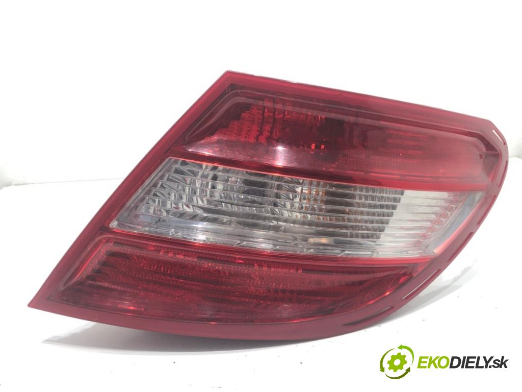 MERCEDES-BENZ W204 sedan 2007 135 kW C 200 Kompressor (204.041) 1796 světlo pravý zadní část 2048200264R