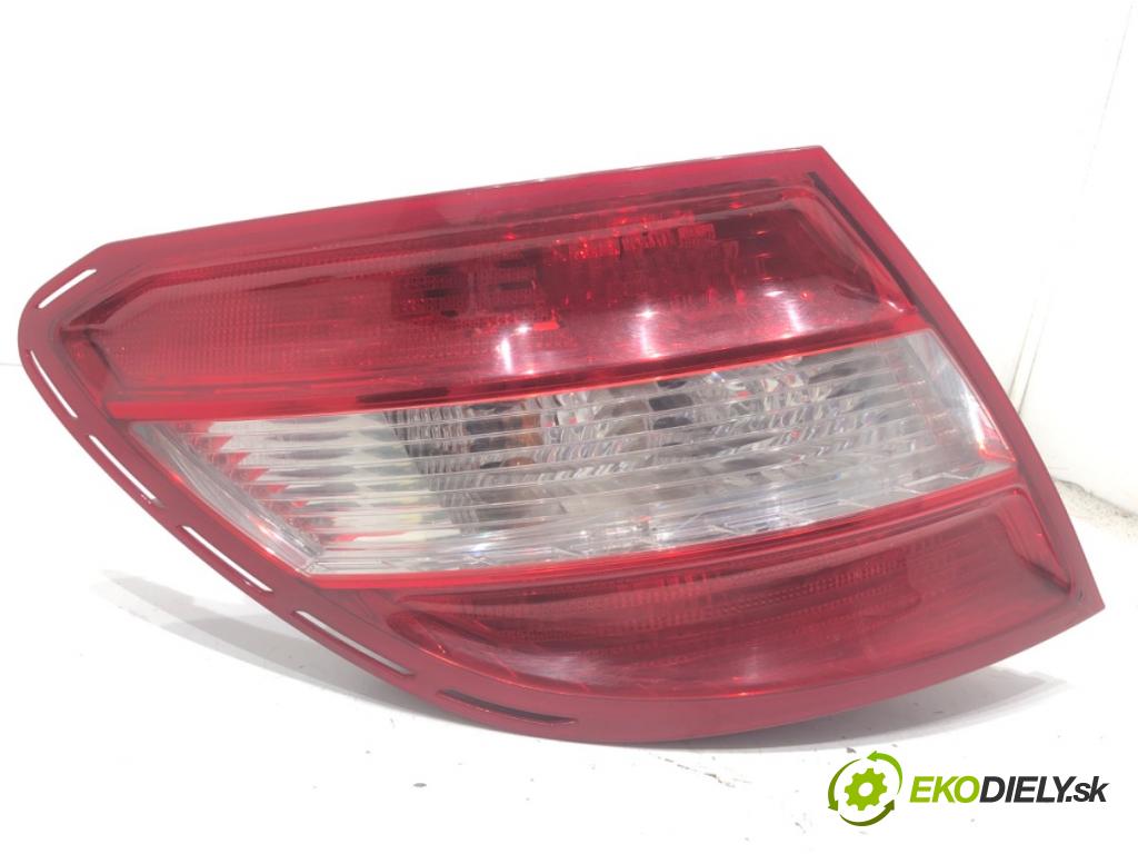 MERCEDES-BENZ W204 sedan 2007 135 kW C 200 Kompressor (204.041) 1796 světlo levý zadní část 2048200164L