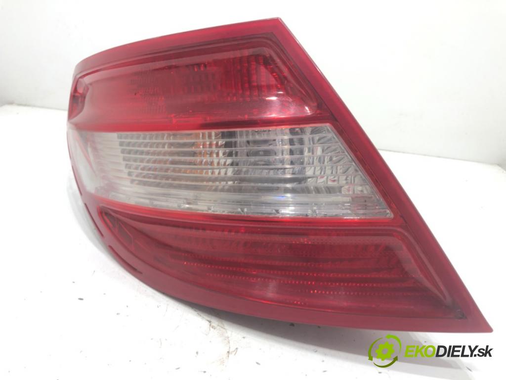 MERCEDES-BENZ W204 sedan 2007 135 kW C 200 Kompressor (204.041) 1796 světlo levý zadní část 2048200164L