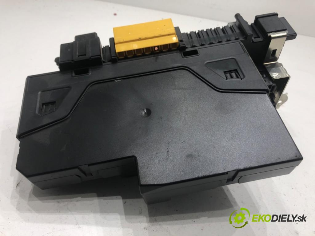 MERCEDES-BENZ W204 sedan 2007 135 kW C 200 Kompressor (204.041) 1796 skříňka poistková 5DK009225 (Pojistková skříňka)