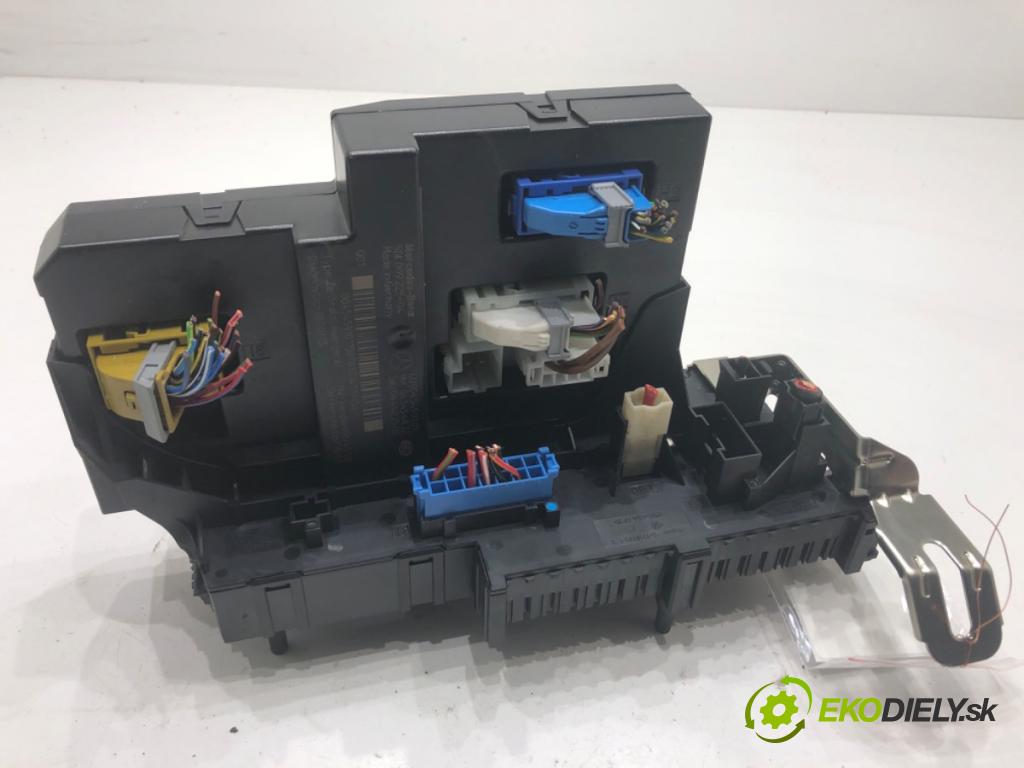 MERCEDES-BENZ W204 sedan 2007 135 kW C 200 Kompressor (204.041) 1796 skříňka poistková 5DK009225 (Pojistková skříňka)