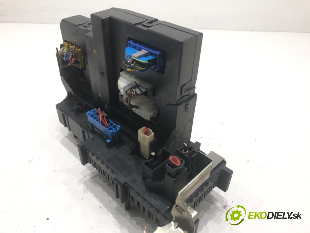 MERCEDES-BENZ W204 sedan 2007 135 kW C 200 Kompressor (204.041) 1796 skříňka poistková 5DK009225 (Pojistková skříňka)