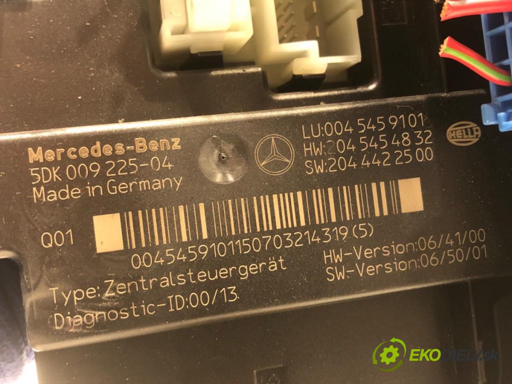 MERCEDES-BENZ W204 sedan 2007 135 kW C 200 Kompressor (204.041) 1796 skříňka poistková 5DK009225 (Pojistková skříňka)