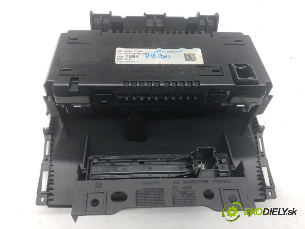 OPEL ASTRA J liftback 2011 92 kW 1.7 CDTI (68) 1686 Dislpej 13267984 (Prístrojová doska)