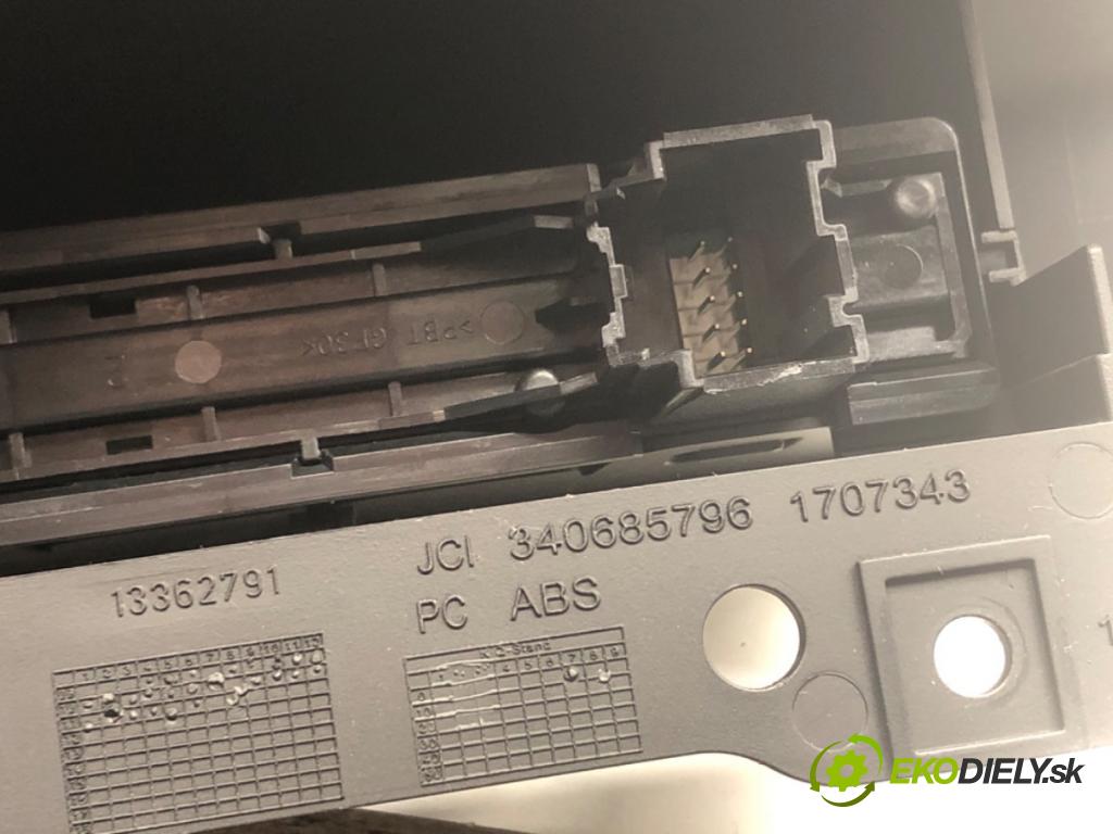 OPEL ASTRA J liftback 2011 92 kW 1.7 CDTI (68) 1686 Dislpej 13267984 (Prístrojová doska)