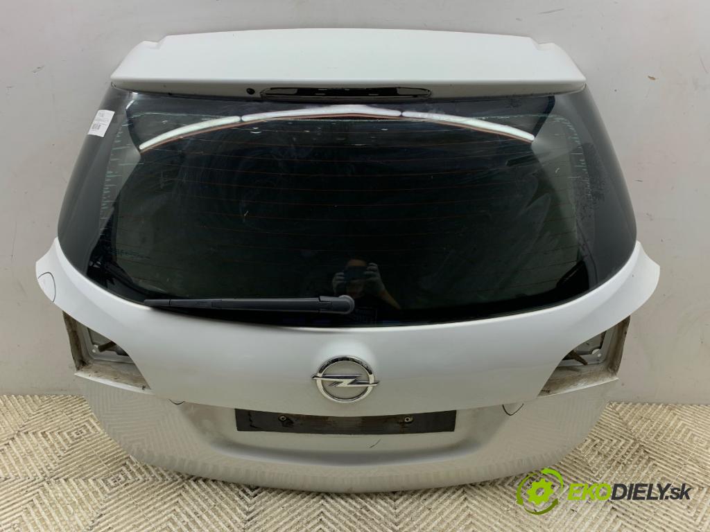 OPEL ASTRA J liftback 2011 92 kW 1.7 CDTI (68) 1686 kapota zadní část Y40R
