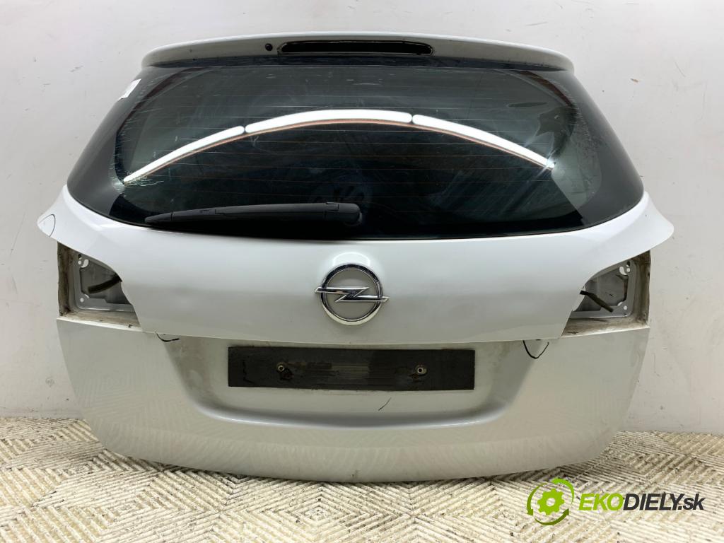 OPEL ASTRA J liftback 2011 92 kW 1.7 CDTI (68) 1686 kapota zadní část Y40R