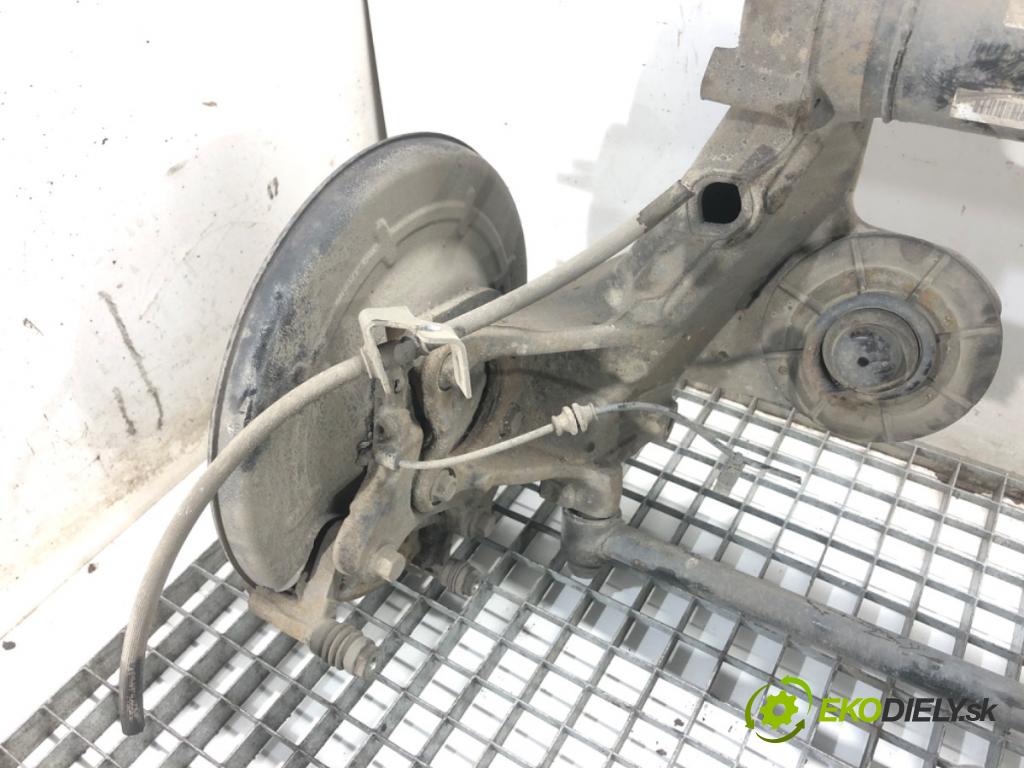 OPEL ASTRA J liftback 2011 92 kW 1.7 CDTI (68) 1686 výztuha zadní část
