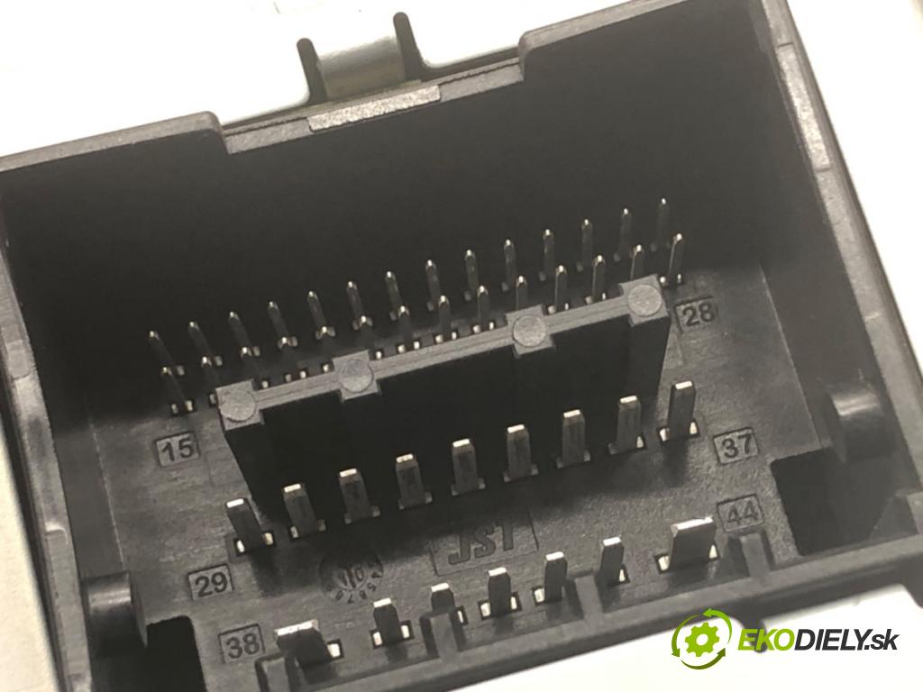 OPEL ASTRA J liftback 2011 92 kW 1.7 CDTI (68) 1686 RADIO 20983513 (Audio zariadenie)