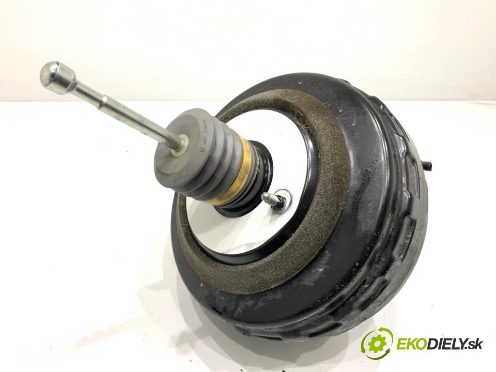 OPEL ASTRA J liftback 2011 92 kW 1.7 CDTI (68) 1686 posilovač bŕzd 13338058