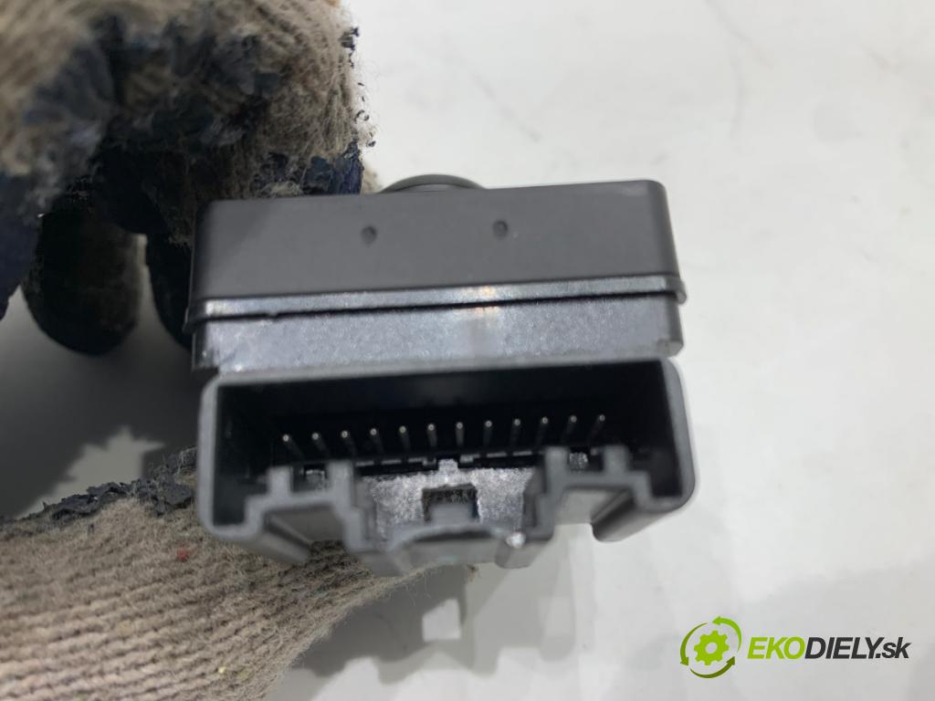 OPEL ASTRA J liftback 2011 92 kW 1.7 CDTI (68) 1686 Prepínač nastavenia spätných zrkadiel  (Prepínacie páčky pod volantom)