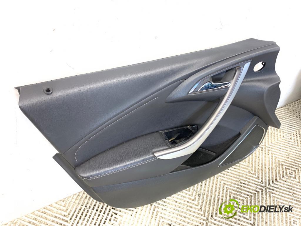 OPEL ASTRA J liftback 2011 92 kW 1.7 CDTI (68) 1686 čalúnenie Dvere ľavy predný 13321403