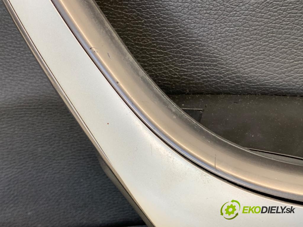 OPEL ASTRA J liftback 2011 92 kW 1.7 CDTI (68) 1686 čalúnenie Dvere pravy predný 13321404