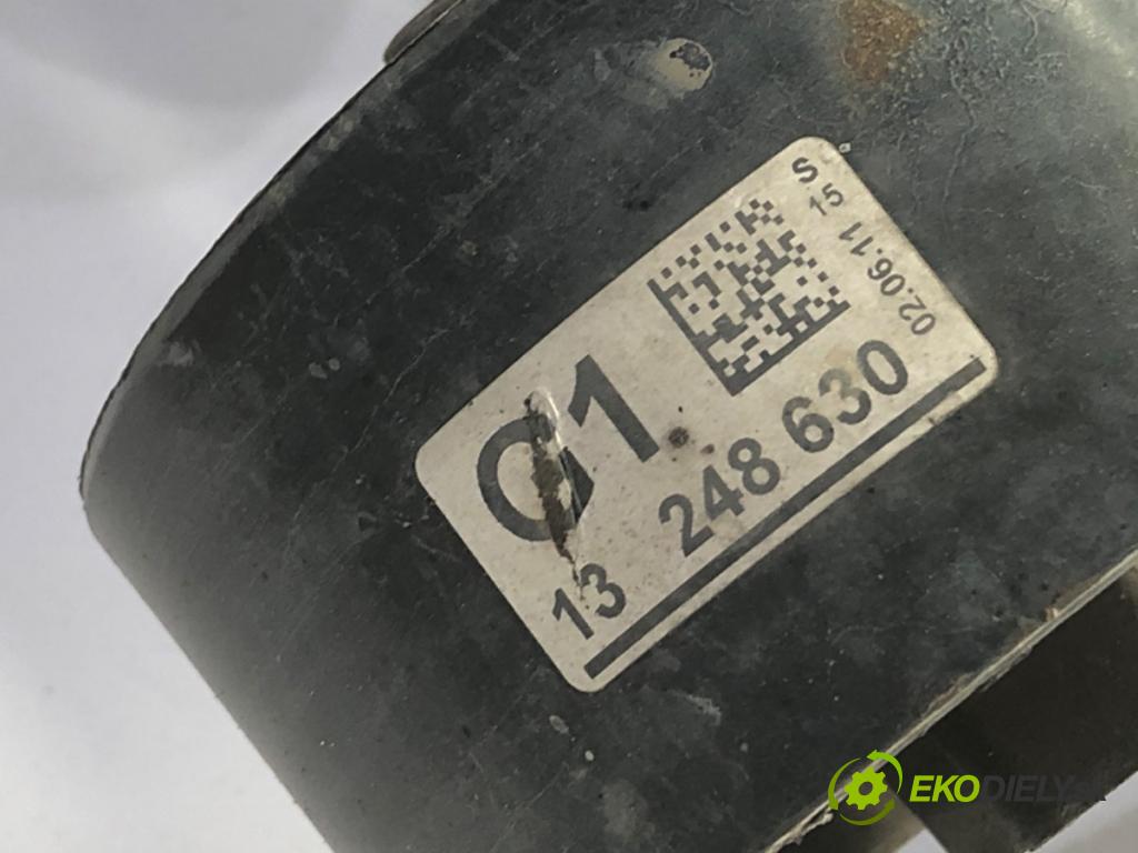 OPEL ASTRA J liftback 2011 92 kW 1.7 CDTI (68) 1686 výztuha pod motor 13327078 (Přední výztuha)