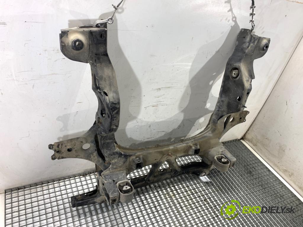 MERCEDES-BENZ W169 liftback 2007 70 kW A 150 (169.031, 169.331) 1498 výztuha pod motor  (Přední výztuha)