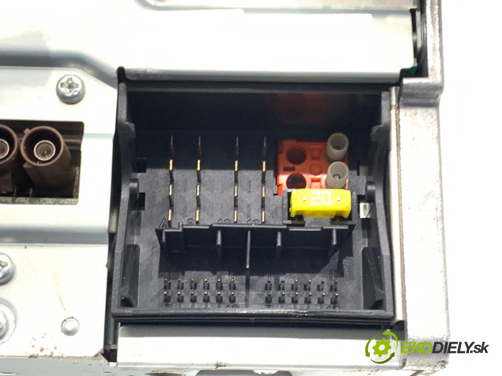 MERCEDES-BENZ W212 sedan 2009 215 kW E 350 CGI (212.057) 3498 RADIO 2129068700 (Audio zariadenie)