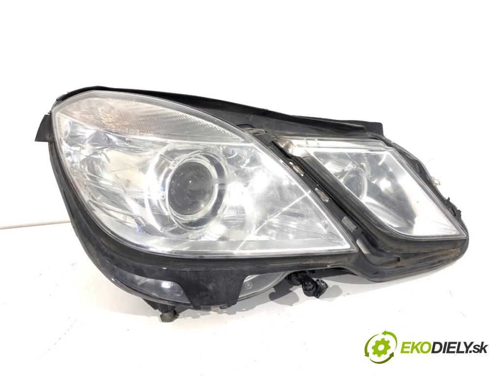 MERCEDES-BENZ W212 sedan 2009 215 kW E 350 CGI (212.057) 3498 světlomet pravý přední část A2128206261