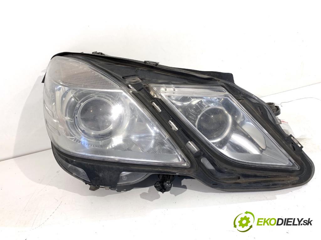 MERCEDES-BENZ W212 sedan 2009 215 kW E 350 CGI (212.057) 3498 světlomet pravý přední část A2128206261
