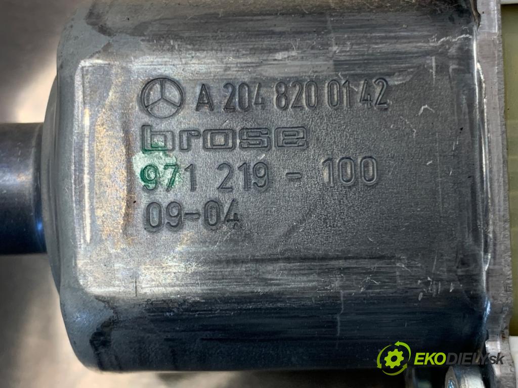 MERCEDES-BENZ W212 sedan 2009 215 kW E 350 CGI (212.057) 3498 mechanismus okna levý přední část 2048200142
