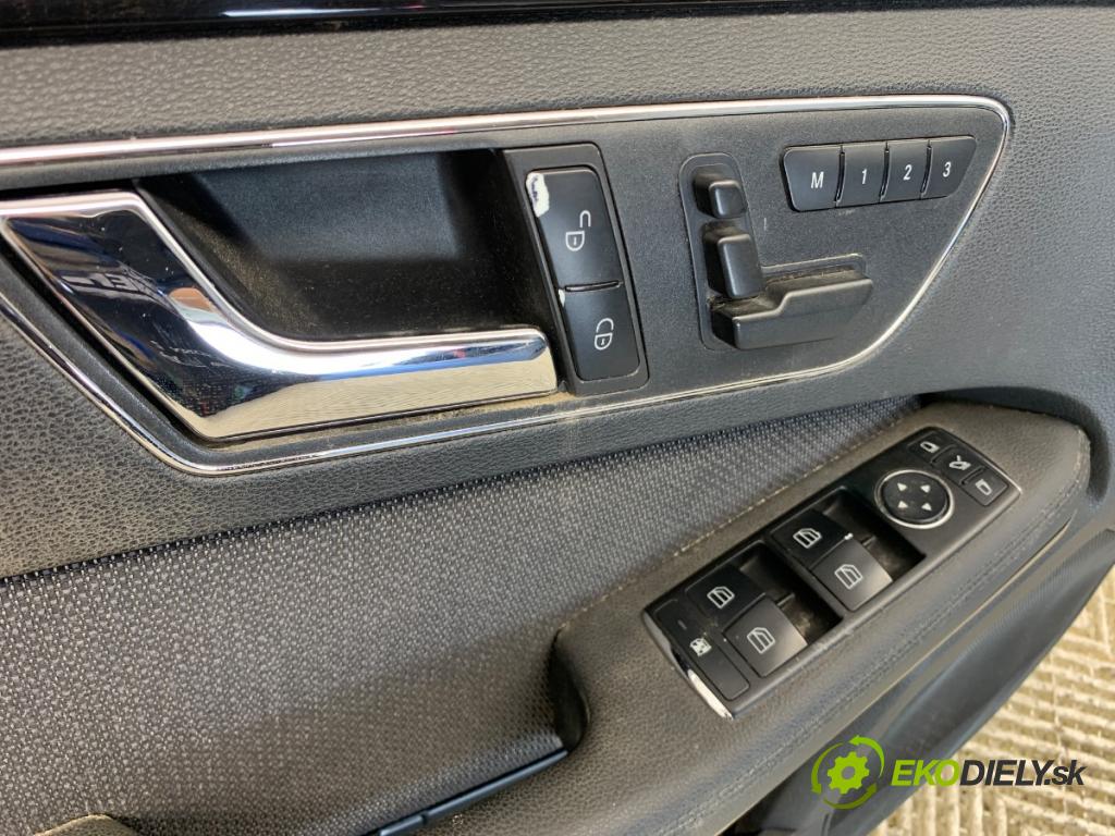 MERCEDES-BENZ W212 sedan 2009 215 kW E 350 CGI (212.057) 3498 ča dveře levý přední část
