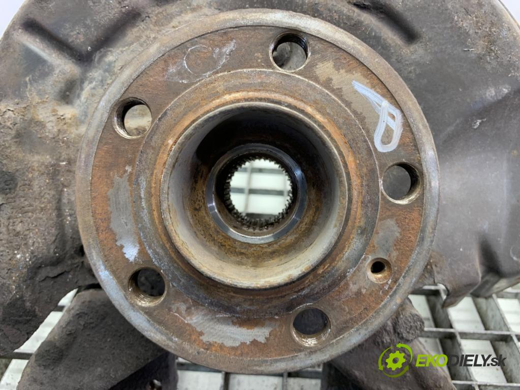 VW POLO V liftback 2011 66 kW 1.6 TDI 1598 náboj pravý přední část