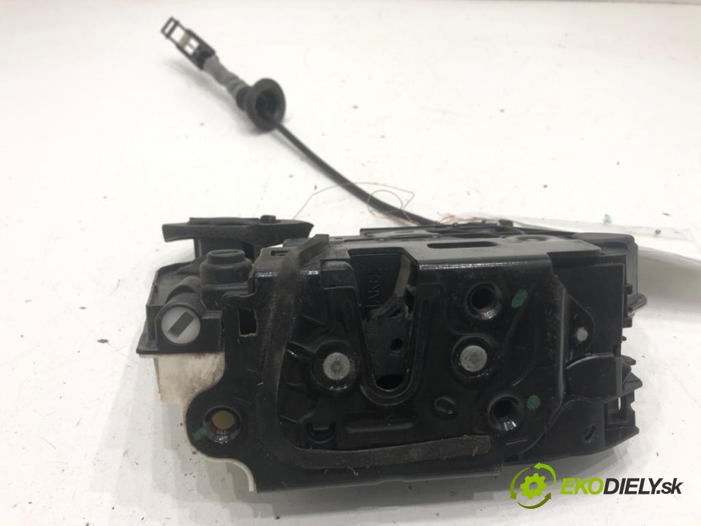 VW POLO V liftback 2011 66 kW 1.6 TDI 1598 zámok dveře levý zadní část 5K4839015F