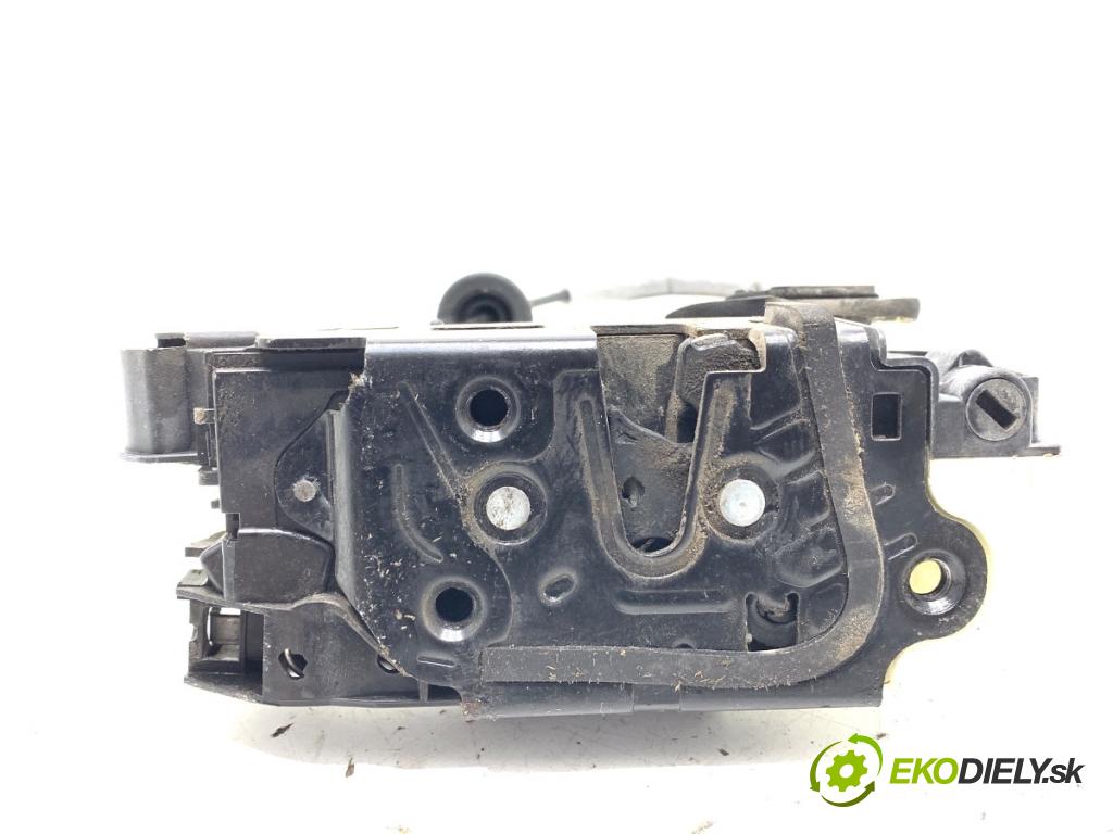 VW POLO V liftback 2011 66 kW 1.6 TDI 1598 zámok dveře pravý přední část