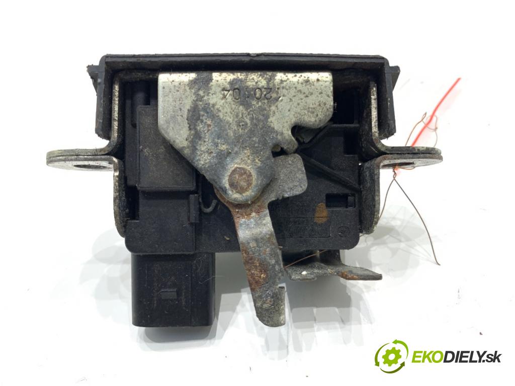 VW POLO V liftback 2011 66 kW 1.6 TDI 1598 zámok dveří zadní část 1K6827505A