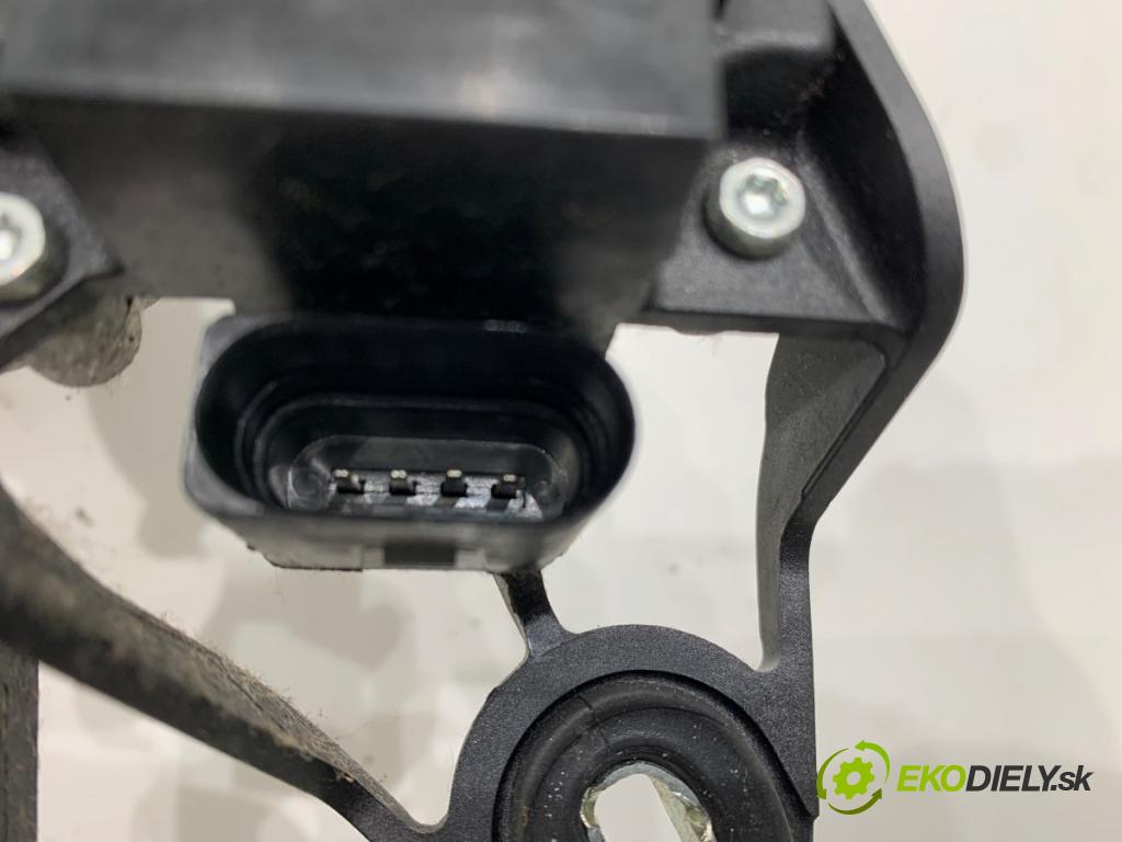 VW POLO V liftback 2011 66 kW 1.6 TDI 1598 motor stěračů zadní část 5K6955711B
