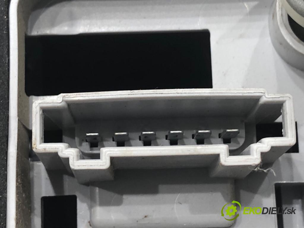 VW POLO V liftback 2011 66 kW 1.6 TDI 1598 světlo levý zadní část 6R0945257A