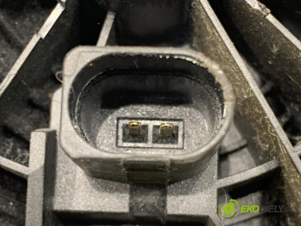 VW POLO V liftback 2011 66 kW 1.6 TDI 1598 klika dveří zadní část 6R6827469