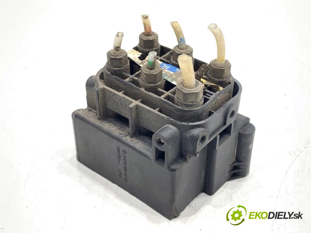 MERCEDES-BENZ W212 sedan 2009 215 kW E 350 CGI (212.057) 3498 Rozdeľovač nápravy A2123200358