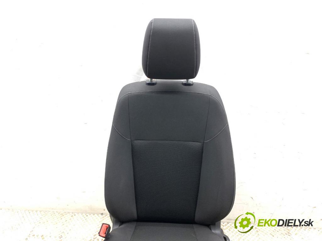 FORD FOCUS III liftback 2015 74 kW 1.0 EcoBoost 998 sedadlo levý přední část