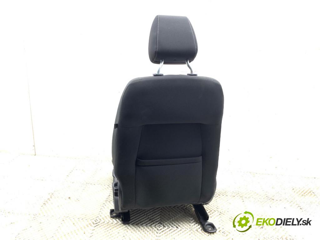 FORD FOCUS III liftback 2015 74 kW 1.0 EcoBoost 998 sedadlo levý přední část