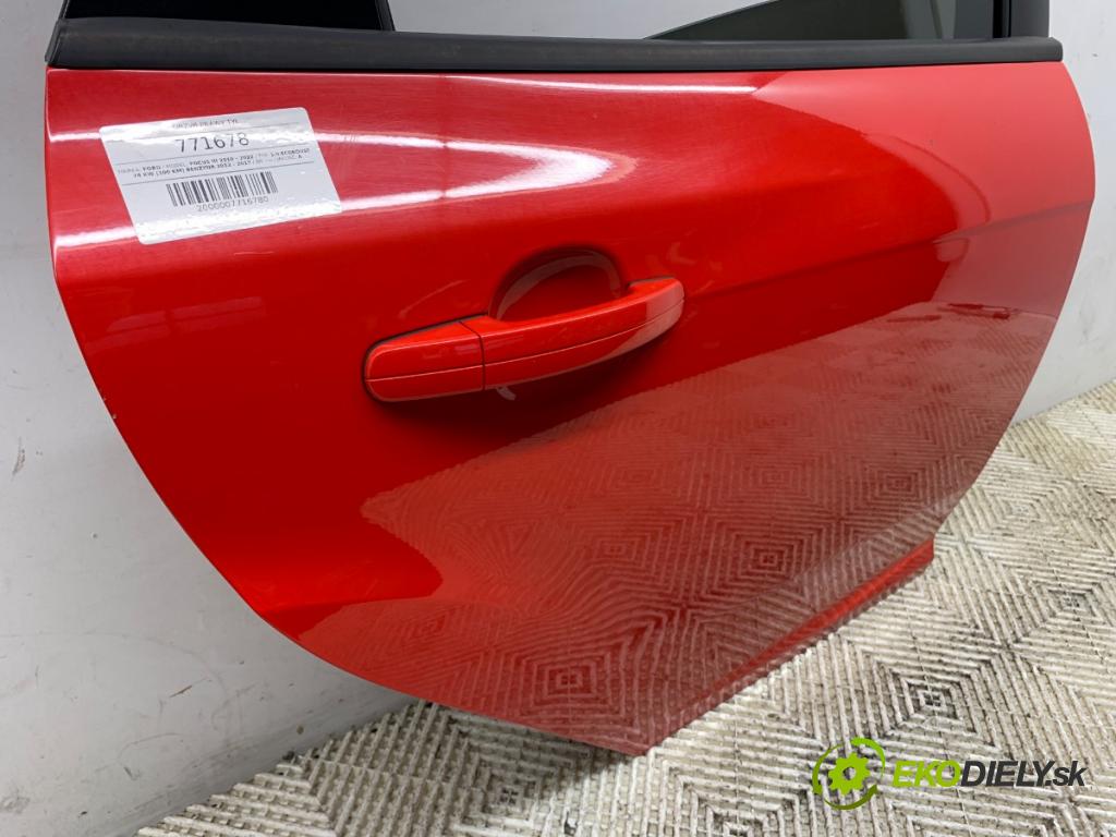 FORD FOCUS III liftback 2015 74 kW 1.0 EcoBoost 998 dveře pravý zadní část