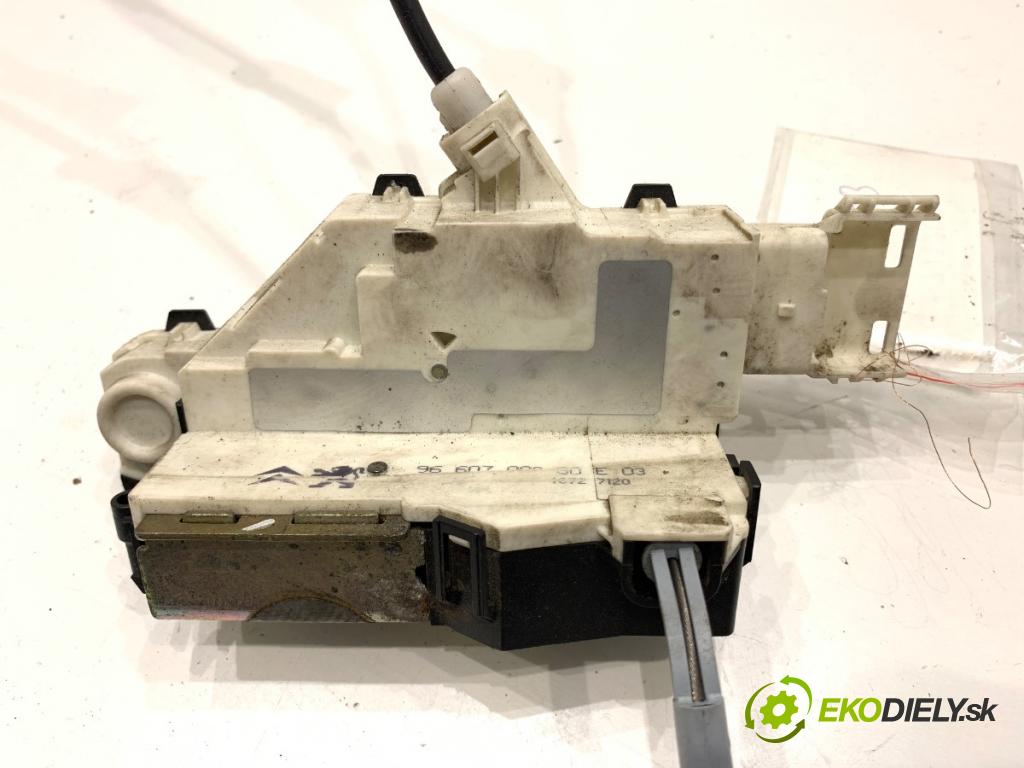 CITROEN C4 I liftback 2005 66 kW 1.6 HDi 1560 zámok Dvere pravy zad 9660700080