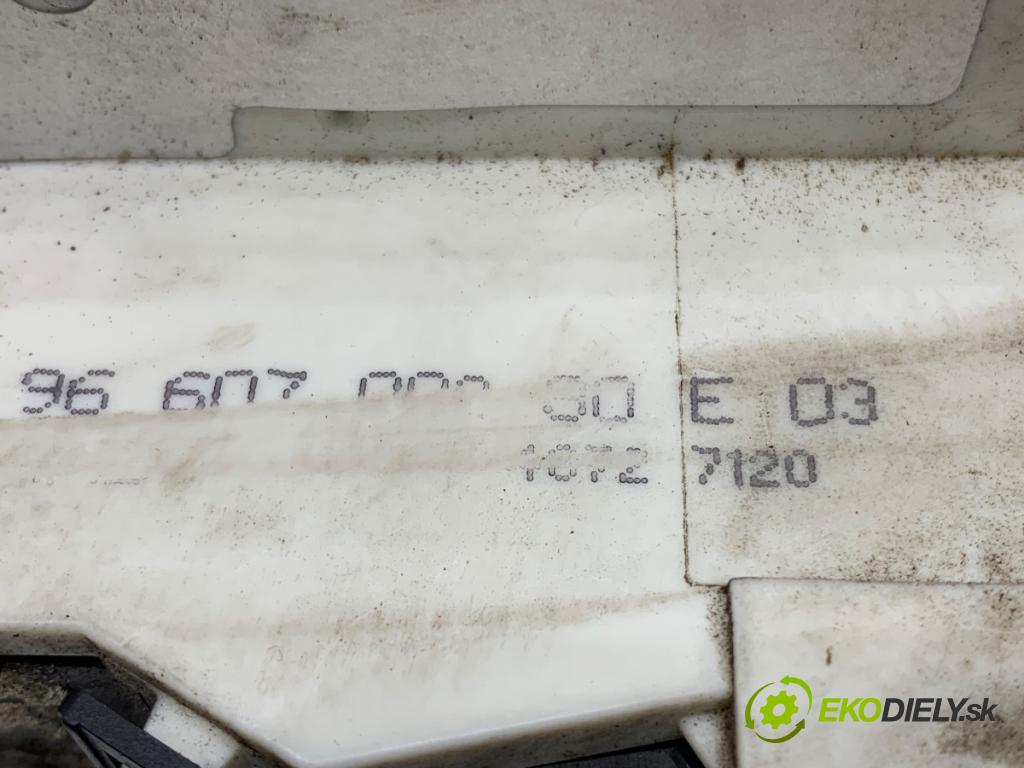 CITROEN C4 I liftback 2005 66 kW 1.6 HDi 1560 zámok dveře pravý zadní část 9660700080