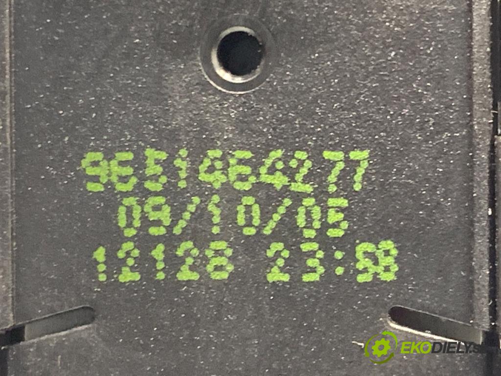 CITROEN C4 I liftback 2005 66 kW 1.6 HDi 1560 Prepínač okien 9651464277 (Prepínacie páčky pod volantom)