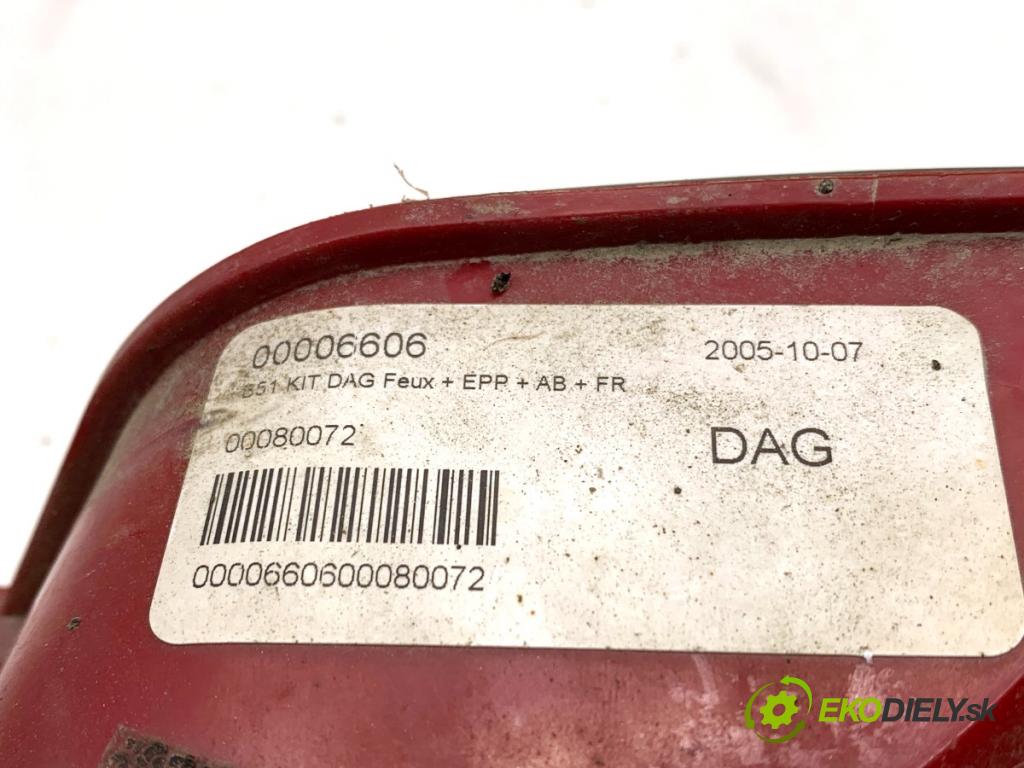 CITROEN C4 I liftback 2005 66 kW 1.6 HDi 1560 světlo nárazníka pravý zadní část
