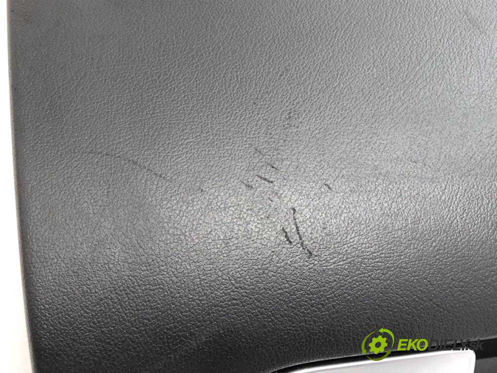 AUDI A3 8P liftback 2003 75 kW 1.6 1595 Priehradka, kastlík spolujazdca 8P857035A (Priehradka (kastlík))