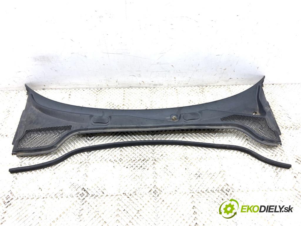 AUDI A3 8P liftback 2003 75 kW 1.6 1595 Torpédo, plast pod čelné okno 8P1819415A (Torpédo (plast pod čelným sklom))