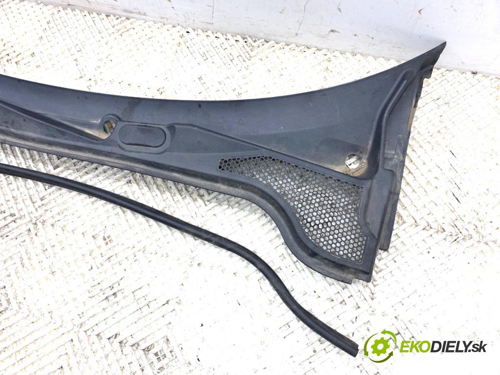 AUDI A3 8P liftback 2003 75 kW 1.6 1595 Torpédo, plast pod čelné okno 8P1819415A (Torpédo (plast pod čelným sklom))