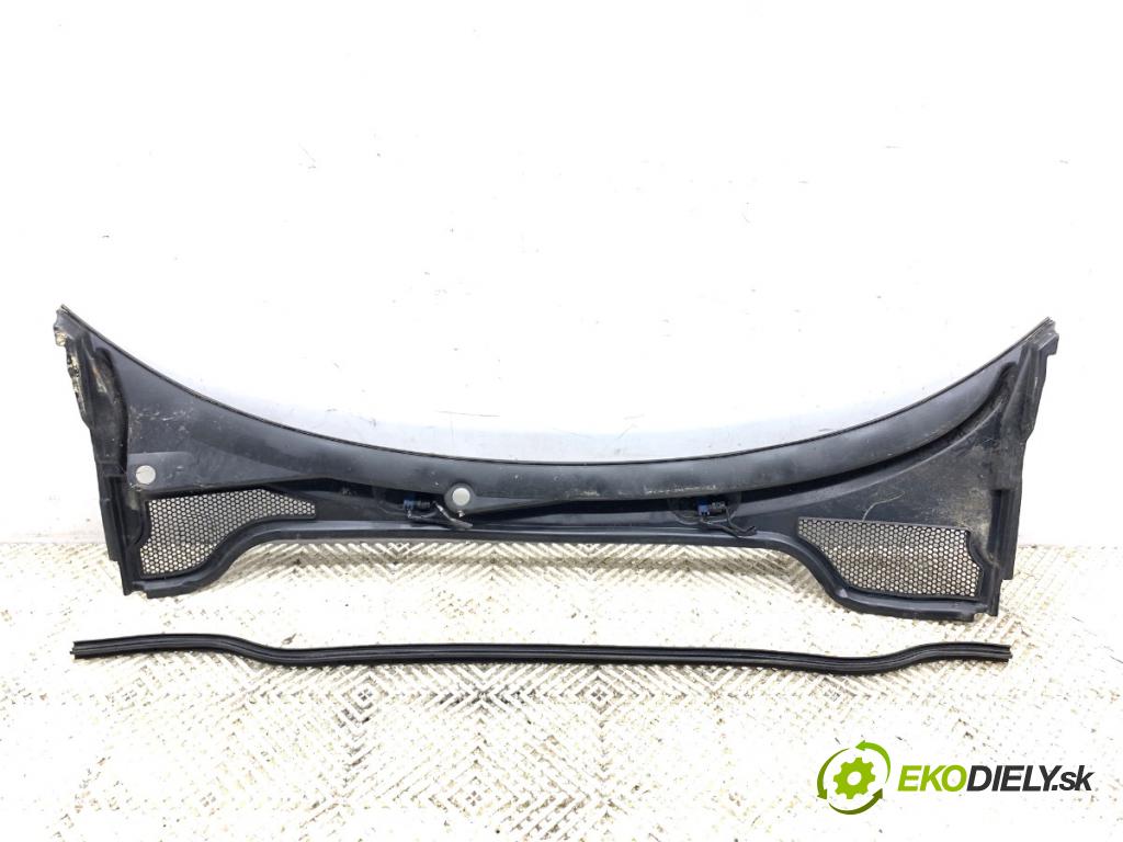 AUDI A3 8P liftback 2003 75 kW 1.6 1595 Torpédo, plast pod čelné okno 8P1819415A (Torpédo (plast pod čelným sklom))