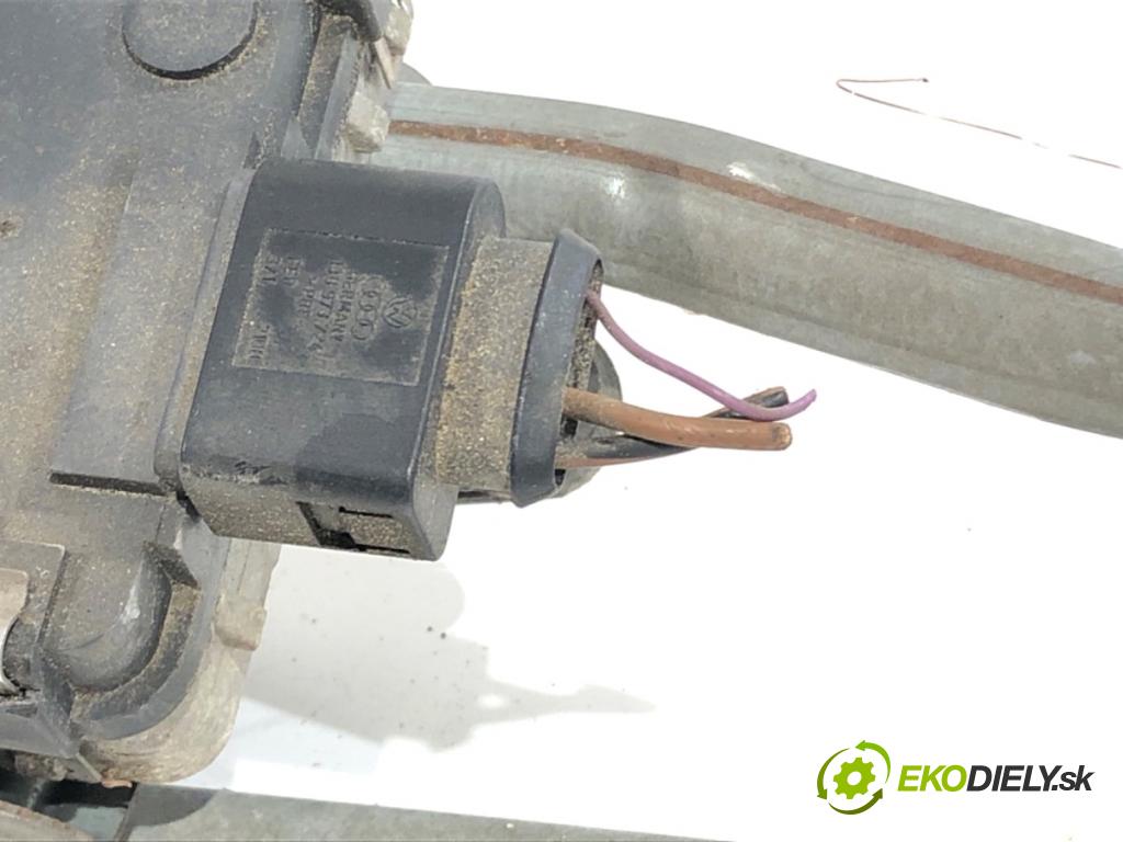 AUDI A3 8P liftback 2003 75 kW 1.6 1595 Mechanizmus stieračov predný 8P1955119A (Motorček stieračov predný)