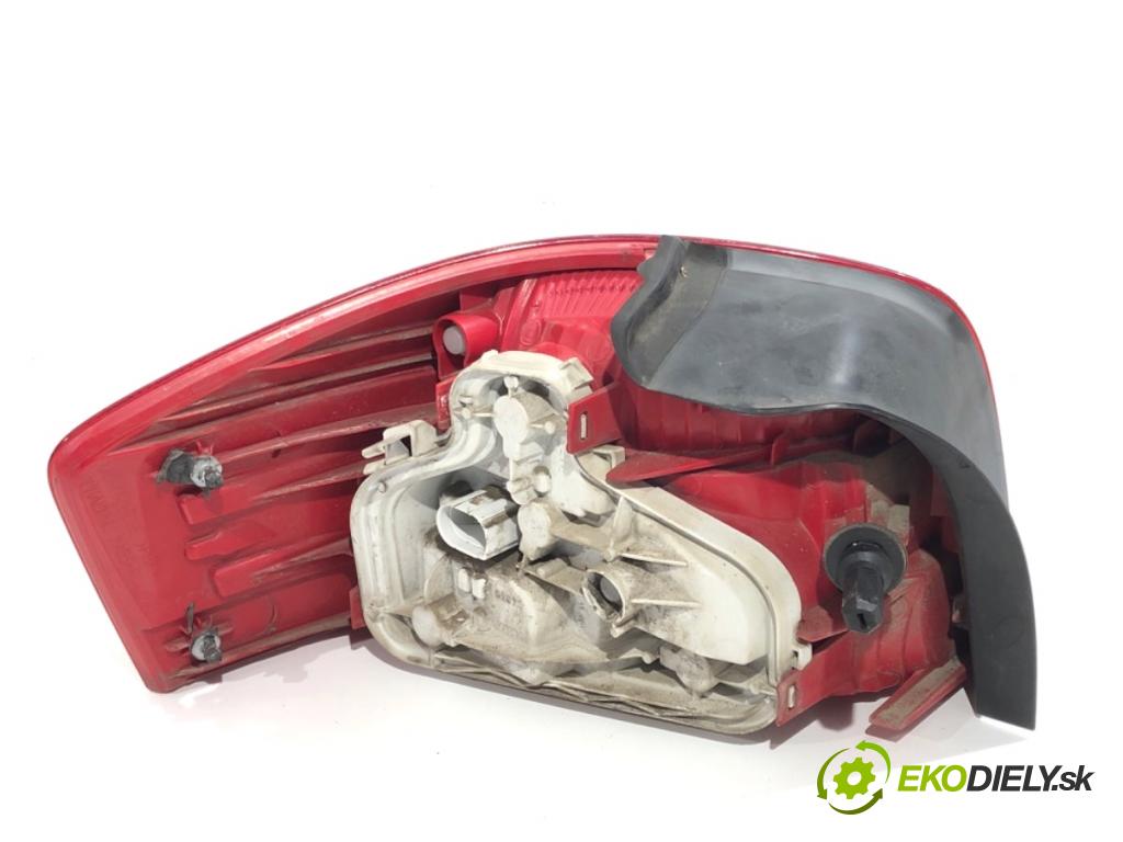 AUDI A3 8P liftback 2003 75 kW 1.6 1595 světlo pravý zadní část 8P0945096