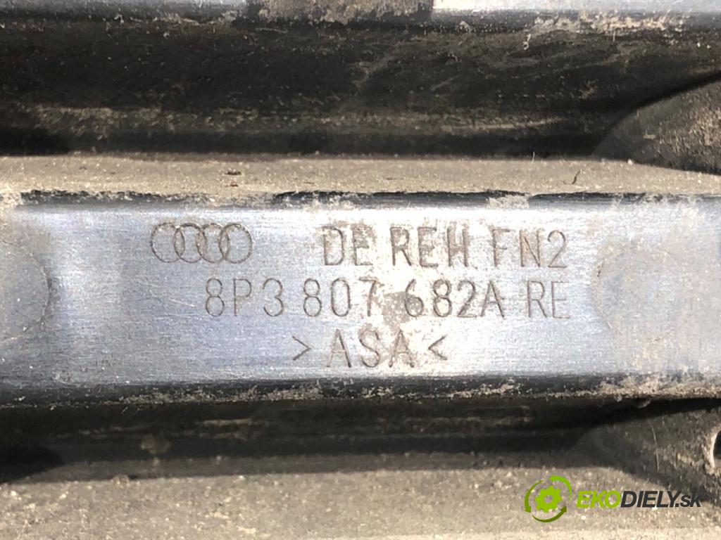 AUDI A3 8P liftback 2003 75 kW 1.6 1595 mří nárazníka pravý přední část 8P3807682A