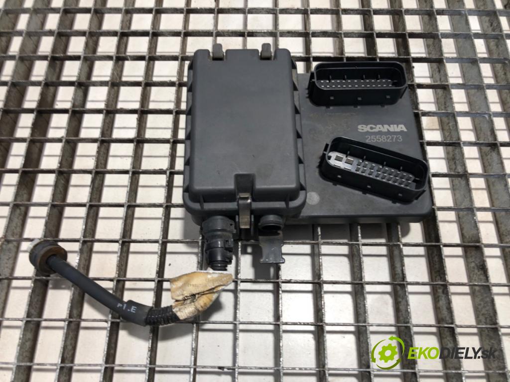 SCANIA L,P,G,R,S - series Wywrotka 2019 302 kW R410 302 kW [411 KM] olej napędowy 2017 - 2022 12742 skříňka poistková 2558273 (Pojistková skříňka)